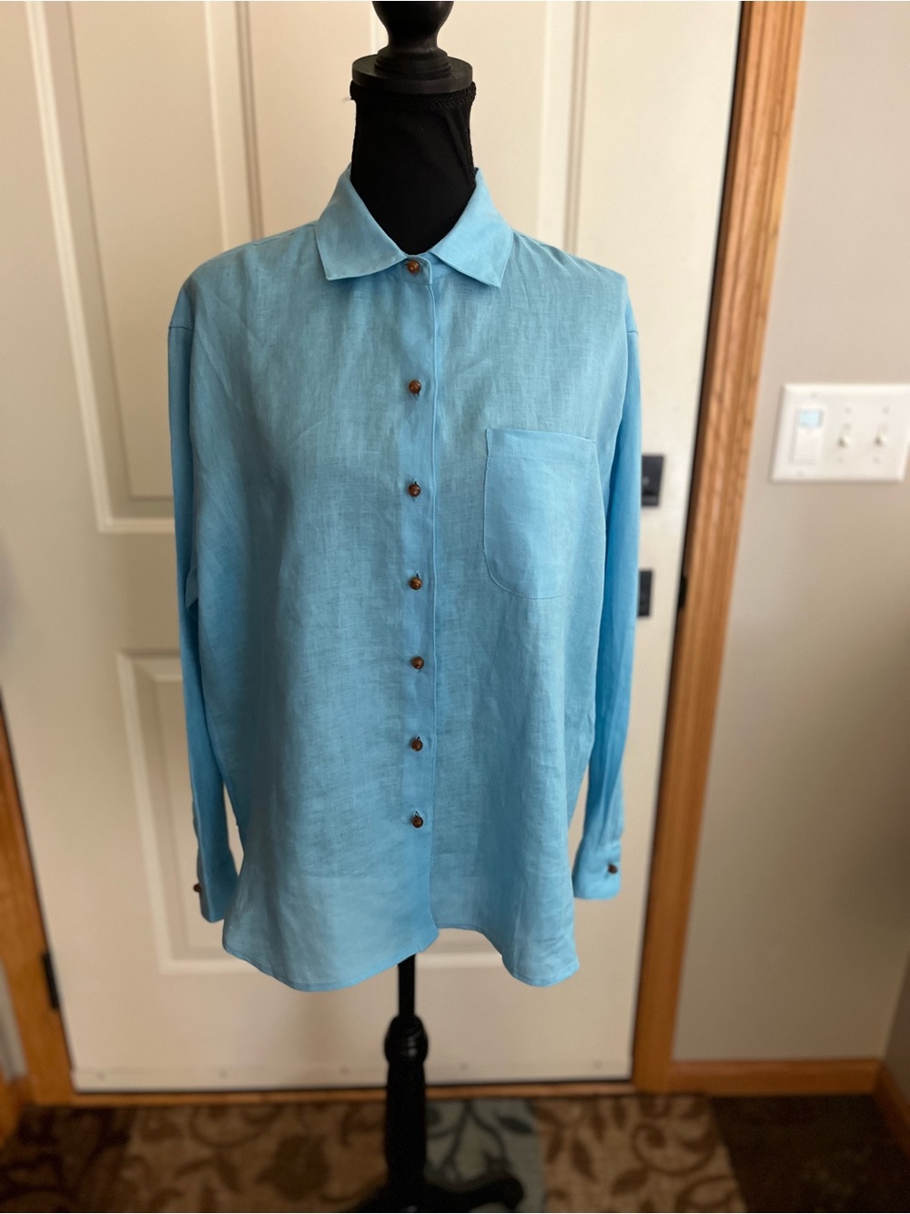 Magaschoni 100% linen light blue long sleeve button collar blouse. Small/Petite